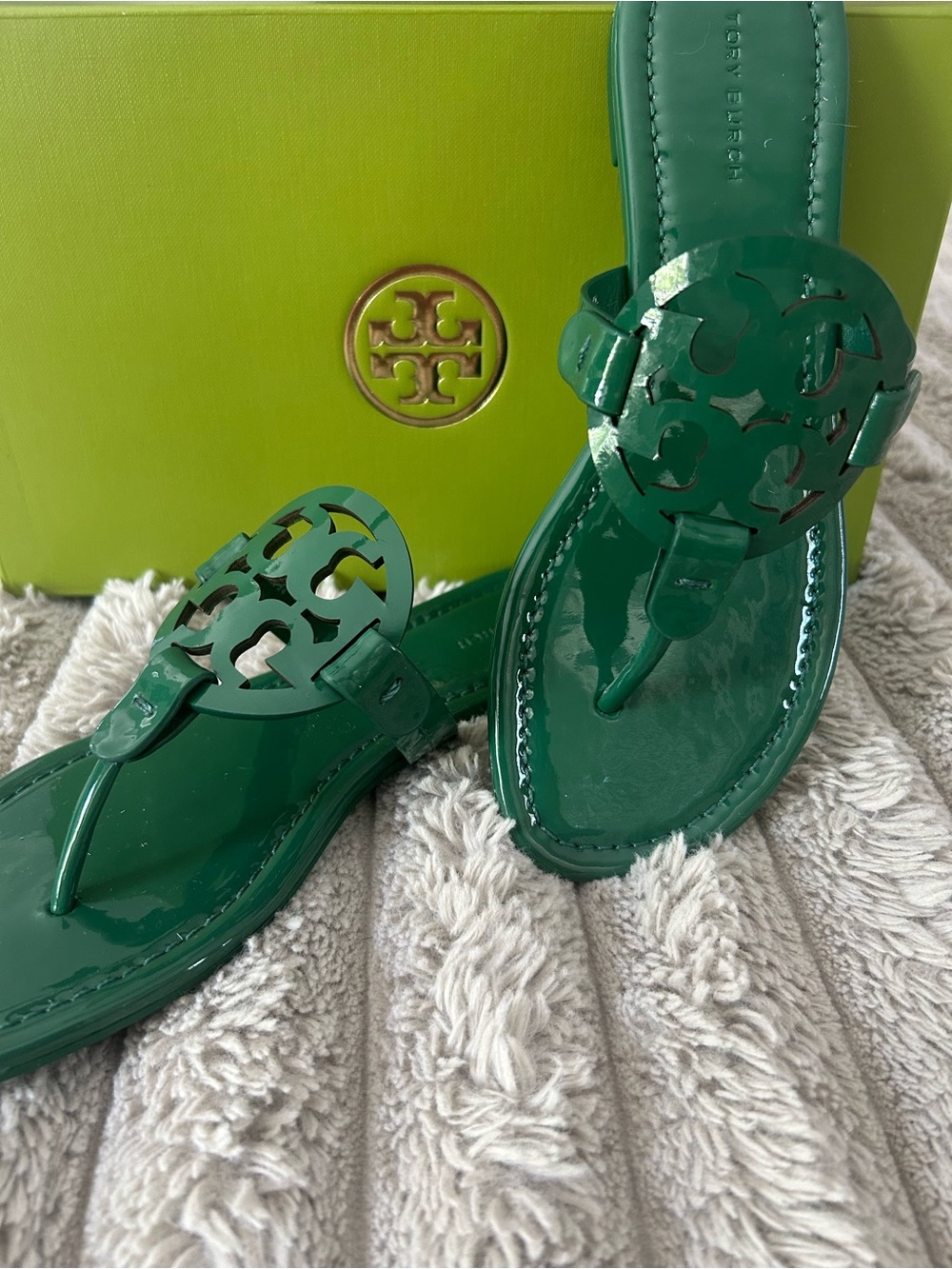 Tory Burch NWT Miller Patent Leather Thong Sandals - Grass